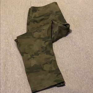 Lululemon Camo Wunder Capri